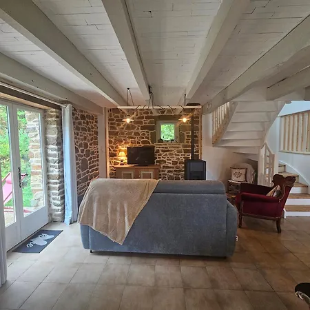 Holiday home Ker Adele, Longere Cosy Au Coeur D'un Bois *