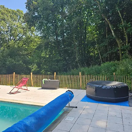 Holiday home Ker Adele, Longere Cosy Au Coeur D'un Bois *