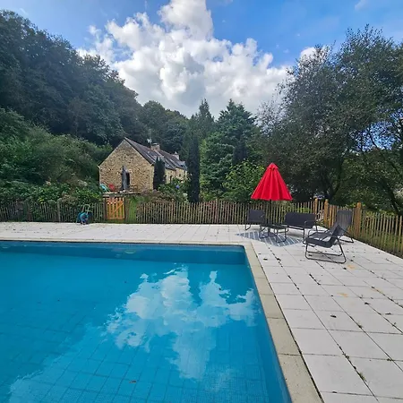 Holiday home Ker Adele, Longere Cosy Au Coeur D'un Bois Ploerdut