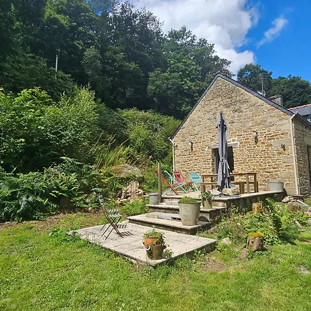 Holiday home Ker Adele, Longere Cosy Au Coeur D'un Bois Ploerdut