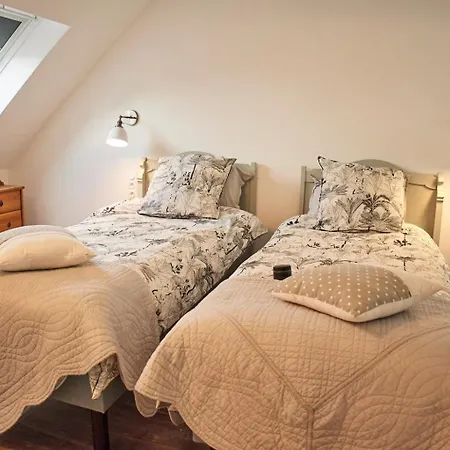 Holiday home Ker Adele, Longere Cosy Au Coeur D'un Bois *