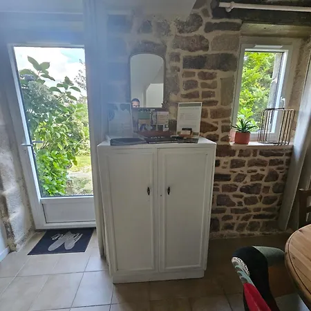 Holiday home Ker Adele, Longere Cosy Au Coeur D'un Bois *
