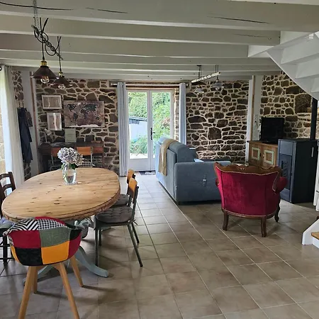 Holiday home Ker Adele, Longere Cosy Au Coeur D'un Bois