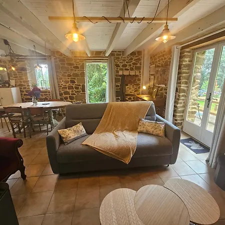 Holiday home Ker Adele, Longere Cosy Au Coeur D'un Bois