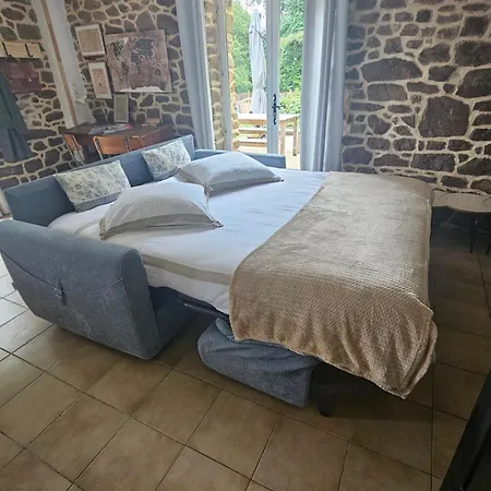 Holiday home Ker Adele, Longere Cosy Au Coeur D'un Bois Ploerdut