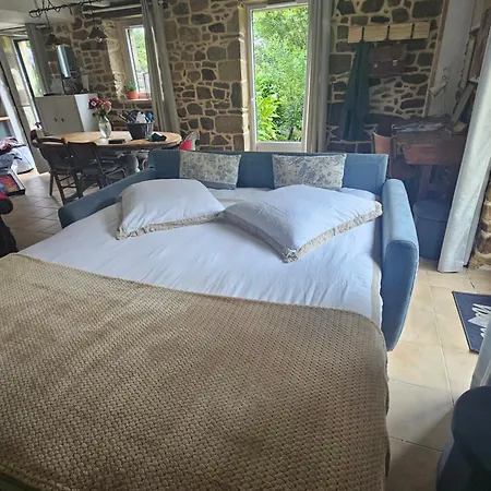 Holiday home Ker Adele, Longere Cosy Au Coeur D'un Bois *